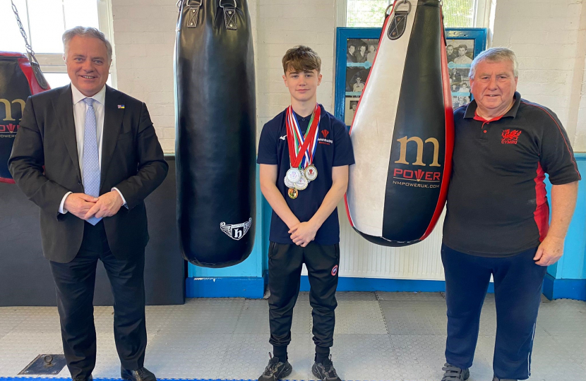 Simon Baynes MP - Maelor Boxing Club