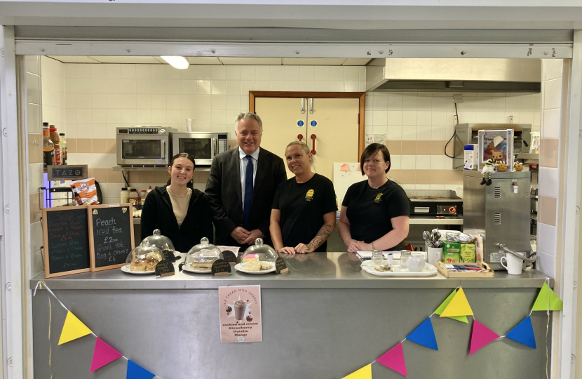 Simon Baynes MP at Winnie's Cafe, Coedpoeth