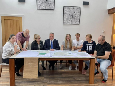 Simon Baynes MP with members of the Plas Power Resident's Group