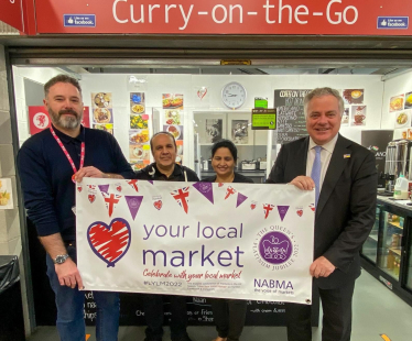 Simon Baynes MP and Dave Cupit, Amjid and Robina Hussain at ‘Curry on the Go’ in Tŷ Pawb Market, Wrexham on Friday 20th May 2022